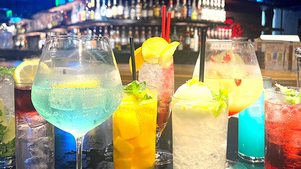 ダイニングダーツバーBee 立川SOUTH店 内観